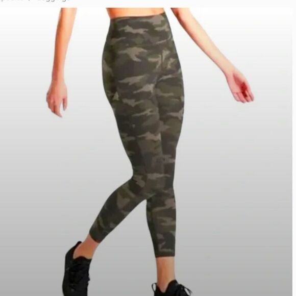 ATHLETA Ultimate 7/8 Tight Green Camo Size Medium - Picture 1 of 7